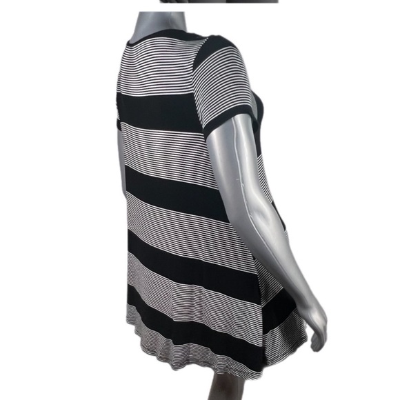 Cable & Gauge Black & White Stripe Short Sleeve
Tunic Top - Picture 4 of 10